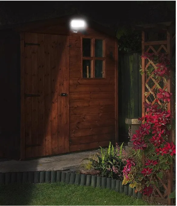 Arlec 900 Lumen Solar Movement Activated Floodlight Weather Resistant - Black