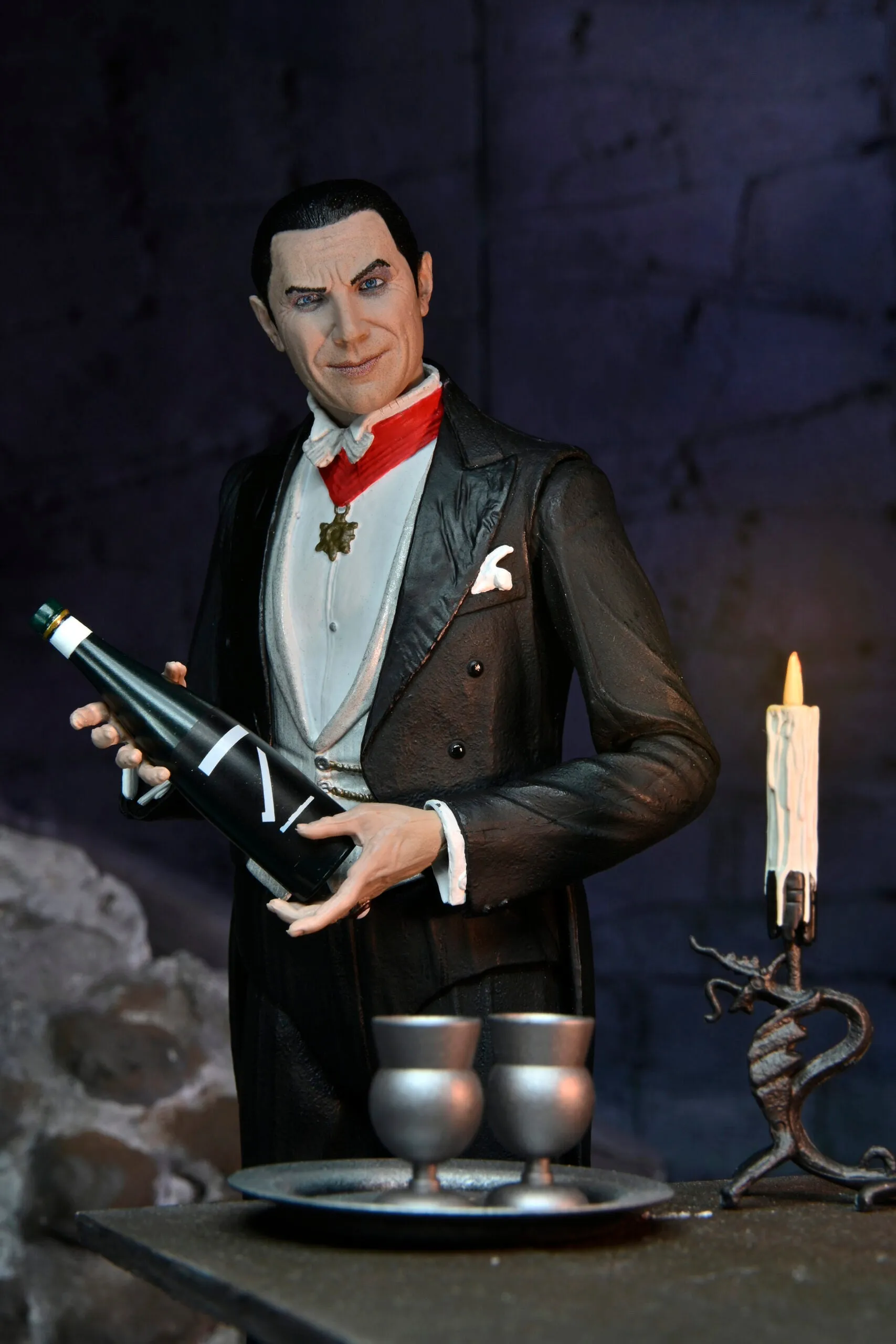 Universal Monsters Ultimate Dracula (Transylvania)  7" Scale Action Figure