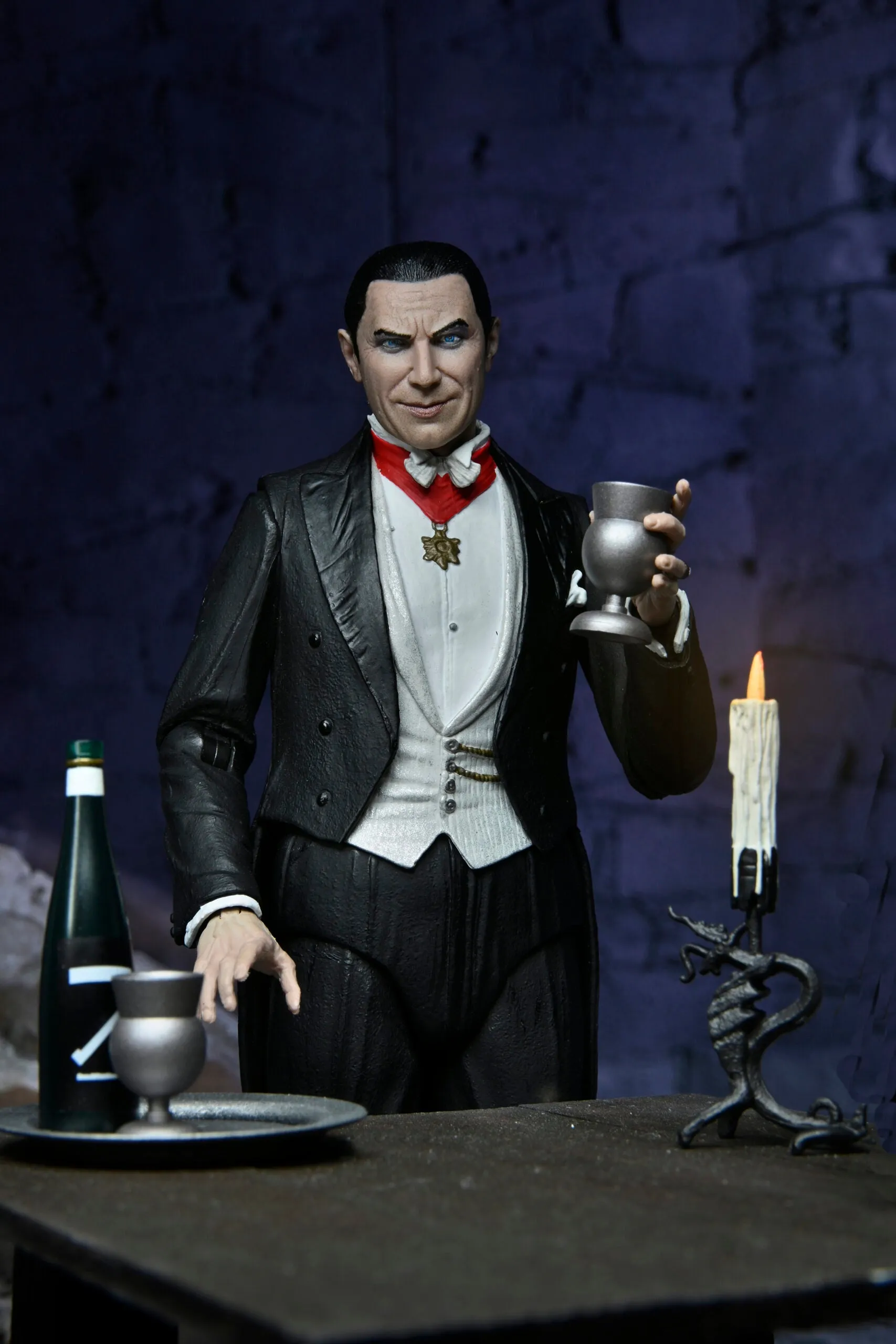 Universal Monsters Ultimate Dracula (Transylvania)  7" Scale Action Figure