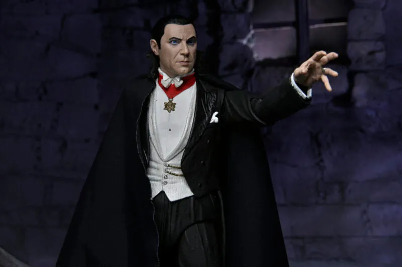 Universal Monsters Ultimate Dracula (Transylvania)  7" Scale Action Figure