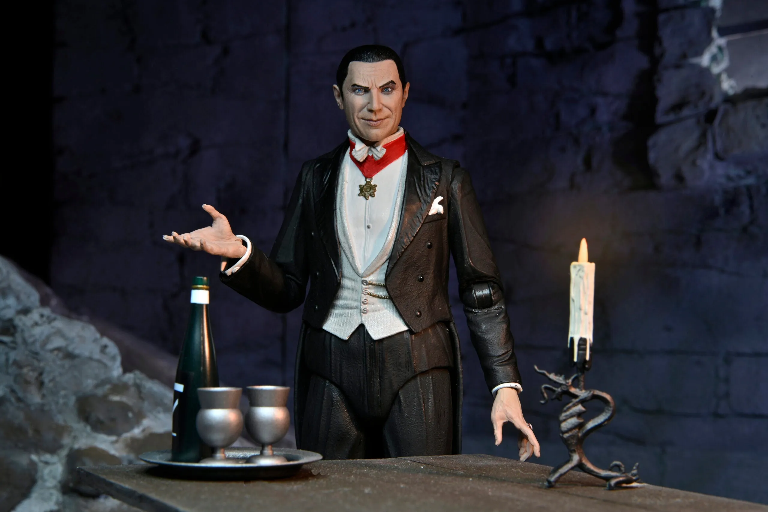 Universal Monsters Ultimate Dracula (Transylvania)  7" Scale Action Figure