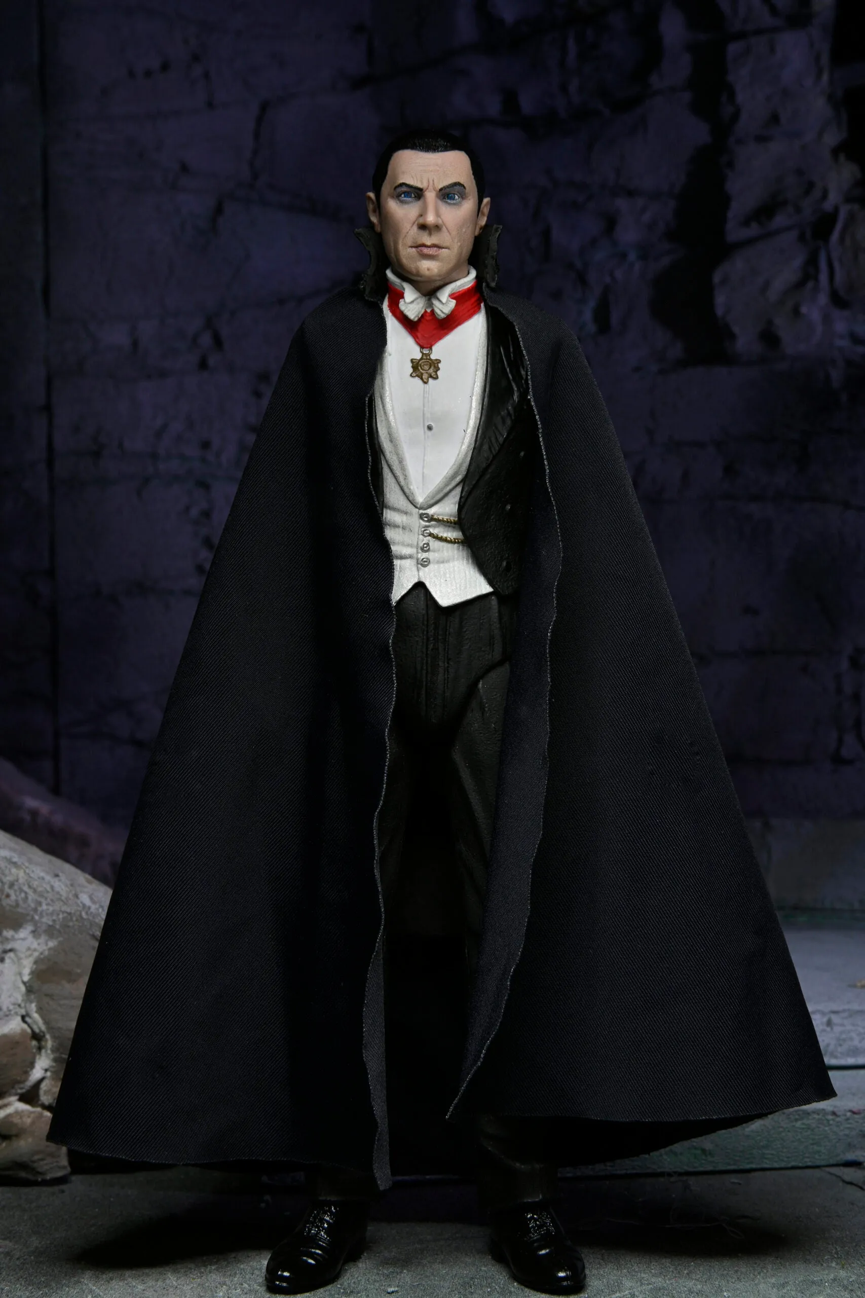 Universal Monsters Ultimate Dracula (Transylvania)  7" Scale Action Figure